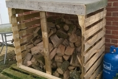 log store constructed from reclaimed pallet wood